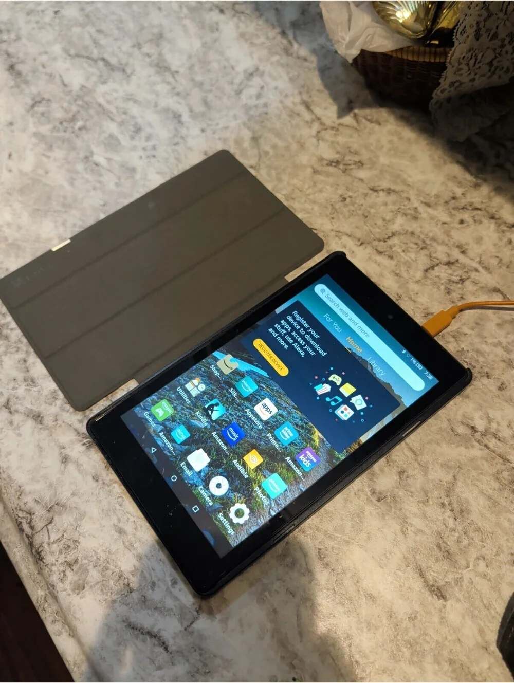 Amazon Fire 7 (9th Gen., 16GB, Wi-Fi, 7-inch) Bundle